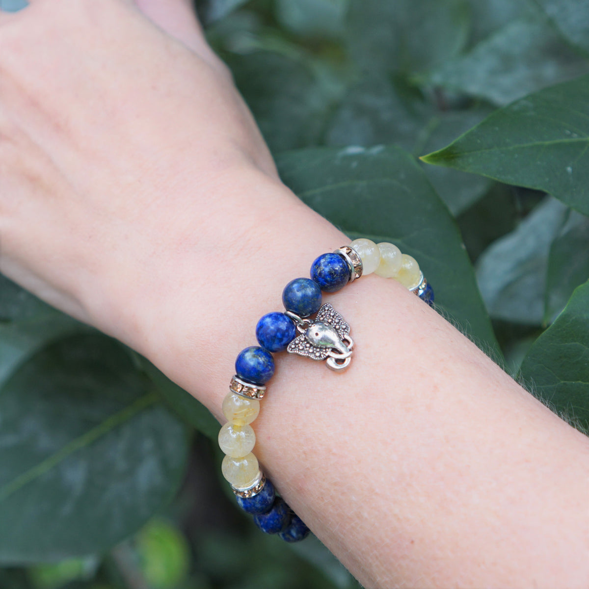 Bracelet élastique, perles Lapis Lazuli et Quartz rutile + Ganesh